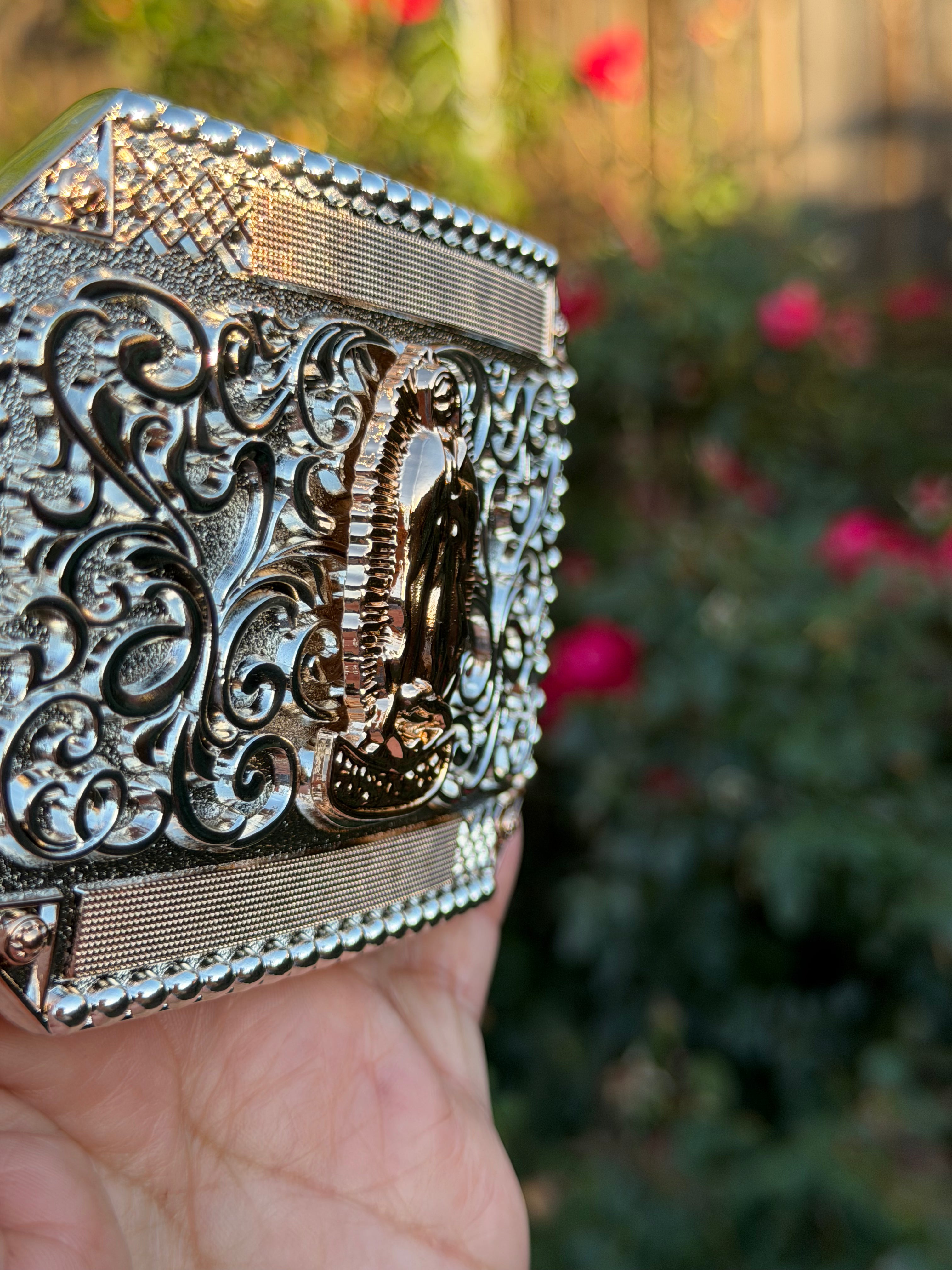 Western Virgin Mary Belt Buckle – Silver &amp; Gold Tone Engraved Cowboy Buckle